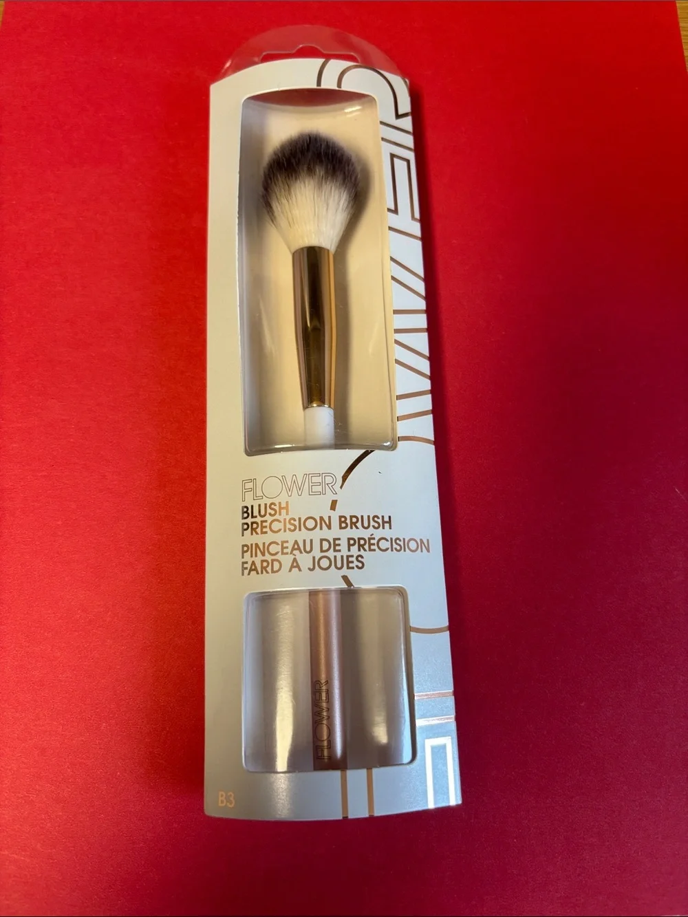 Flower Blush Precision Brush - White & Gold